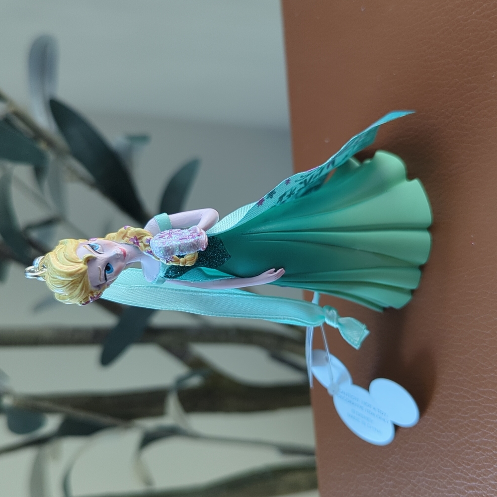 Disney Frozen Ornament Elsa in Green Dress holding Snowflake RARE